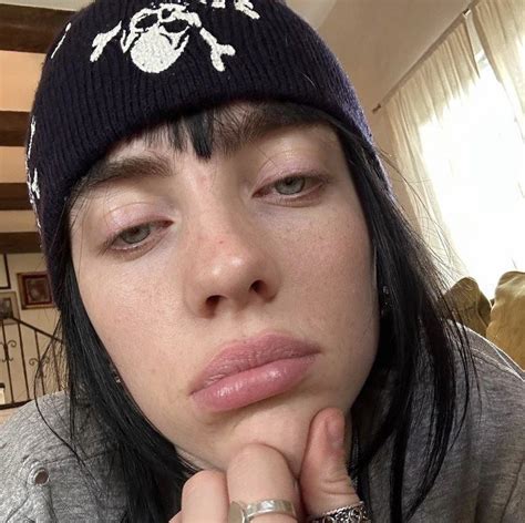 r/billieeilishgw|Billie Eilish Hit in the Face by an Object Thrown From Crowd